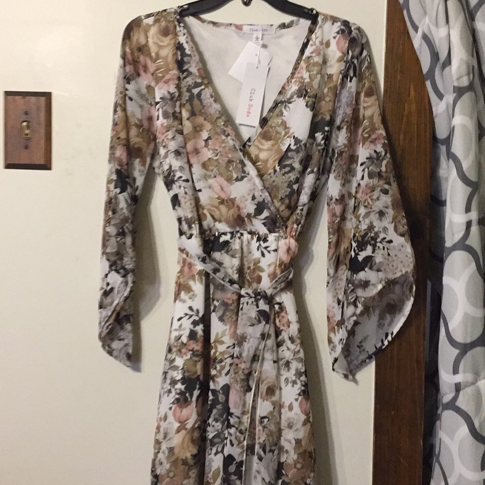 Juniors large dress BNWT attached on one side belt